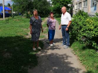 Вячеслав Доронин обсудил вопросы благоустройства территории, прилегающей к детской поликлинике
